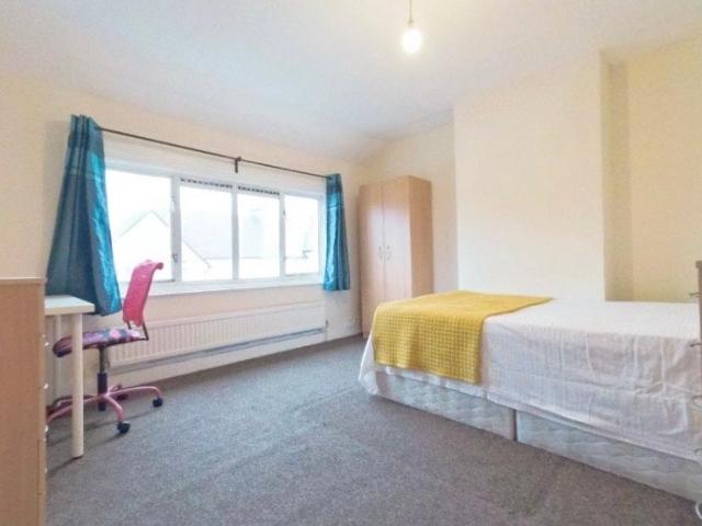 House for rent in London Borough of Ealing, Greater London