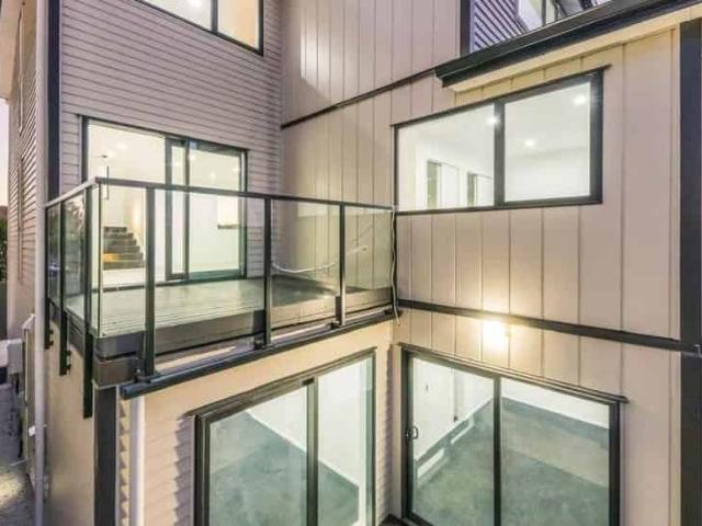 House for rent in Point England, Oroua County