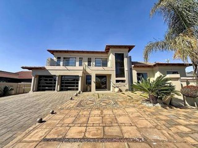 House for sale in Waterkloof, Gauteng