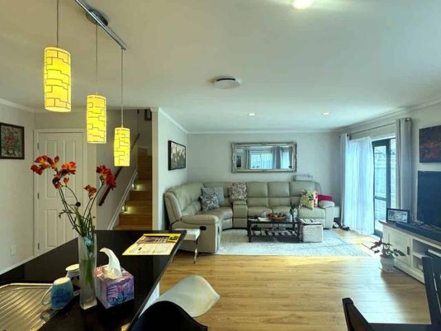 Townhouse for rent in Paremoremo, Oroua County