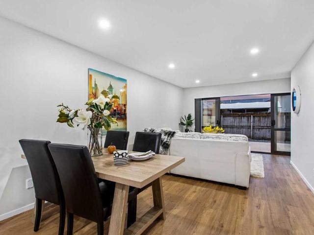 Townhouse for rent in Waitākere Ranges, Oratia