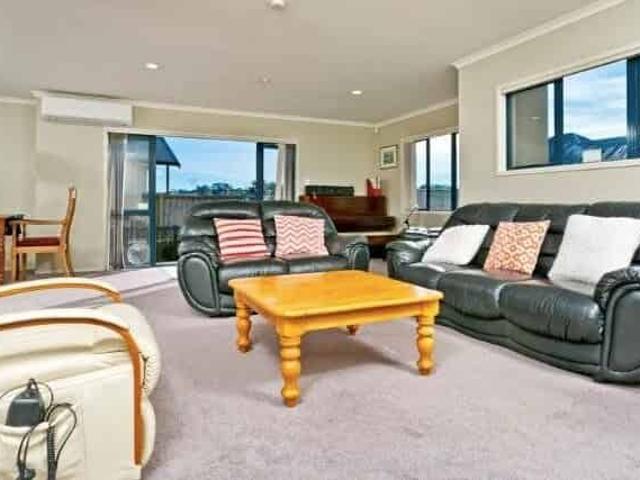 House for rent in Paremoremo, Oroua County