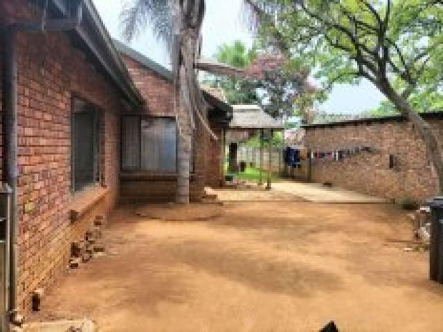 House for rent in Waterkloof, Gauteng