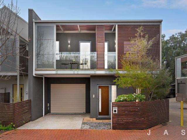 Townhouse for sale in Yarravillage, Melbourne