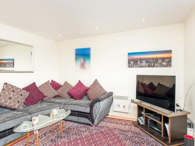 Apartment for rent in Bermondsey Village, Greater London
