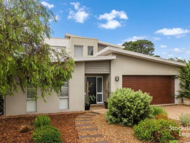 Townhouse for sale in Cowes, Victoria