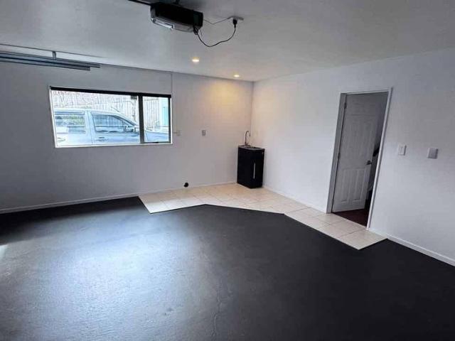 House for rent in Paremoremo, Oroua County