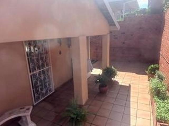 House for sale in Chatsworth, Kwazulu-natal