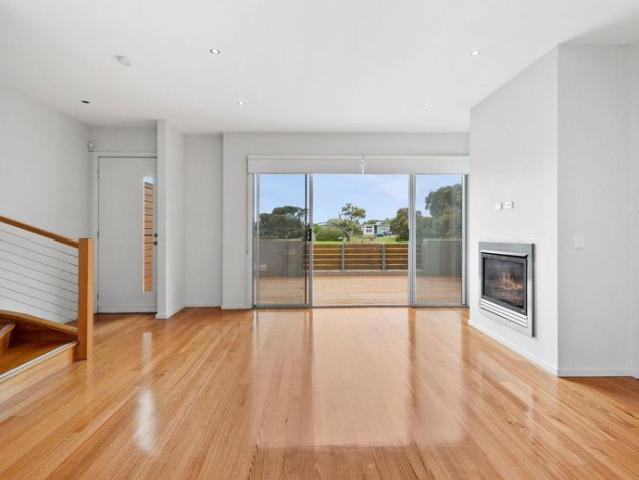 Townhouse for rent in Barwon Heads, Victoria