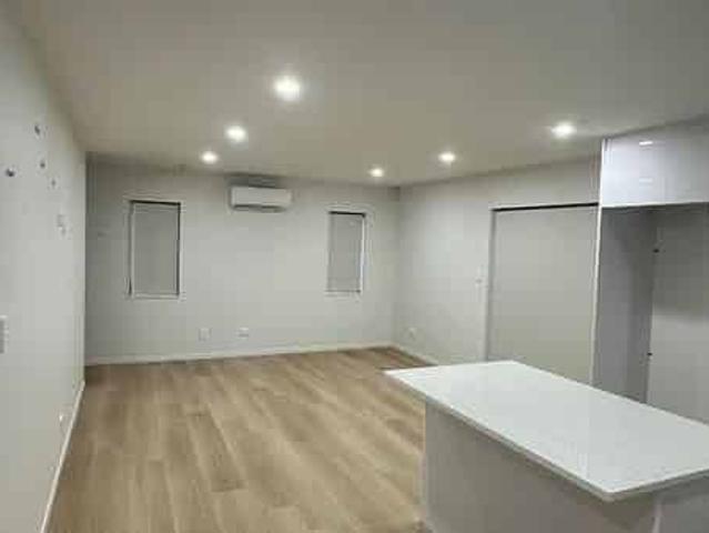 Townhouse for rent in Blockhouse Bay, Oroua County