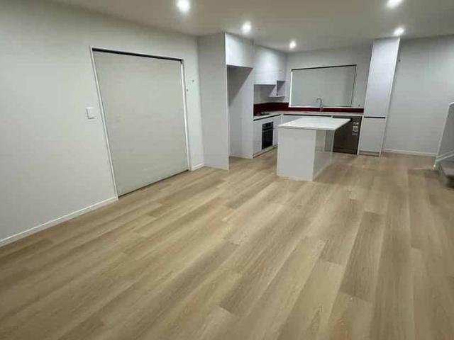 Townhouse for rent in Blockhouse Bay, Oroua County