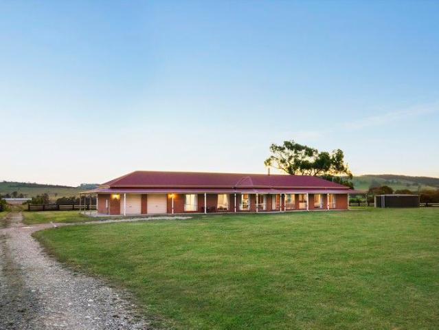 Cottage for sale in Kilmore, Victoria