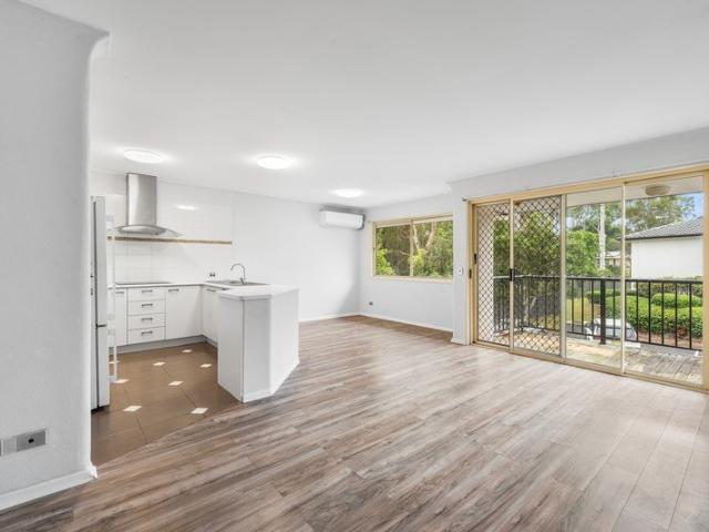 Townhouse for rent in Arundel, Gold Coast City