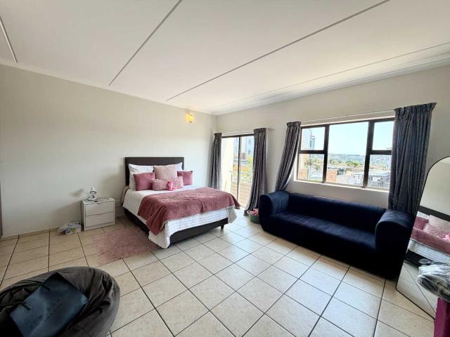 Apartment for rent in Barbeque Downs, Randburg
