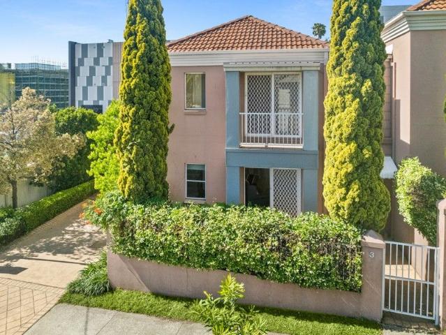 Townhouse for sale in Wollongong West, New South Wales