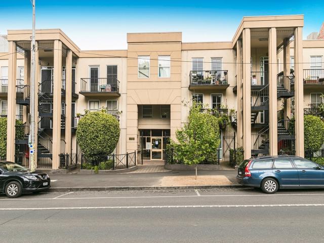 Apartment for rent in Carlton