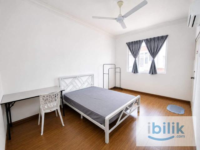 Room for rent in Petaling, Alam Impian