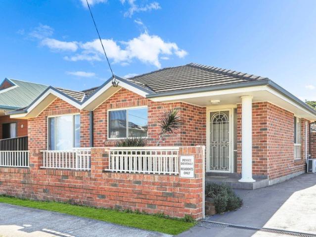 Villa for rent in Wollongong West, New South Wales