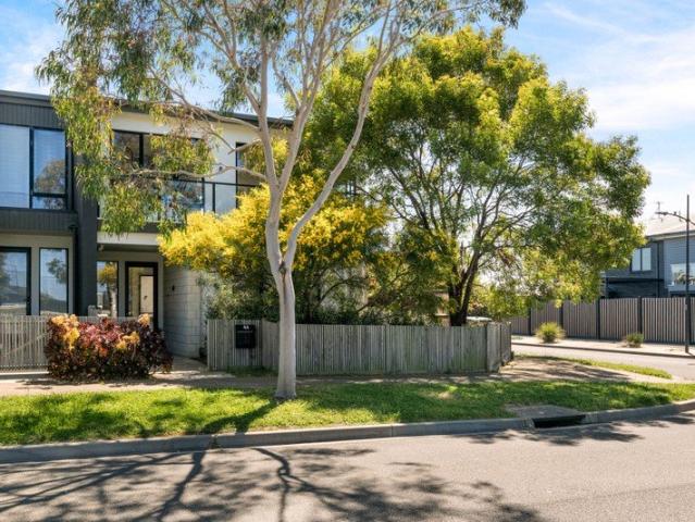 Townhouse for sale in Torquay, Surf Coast Shire