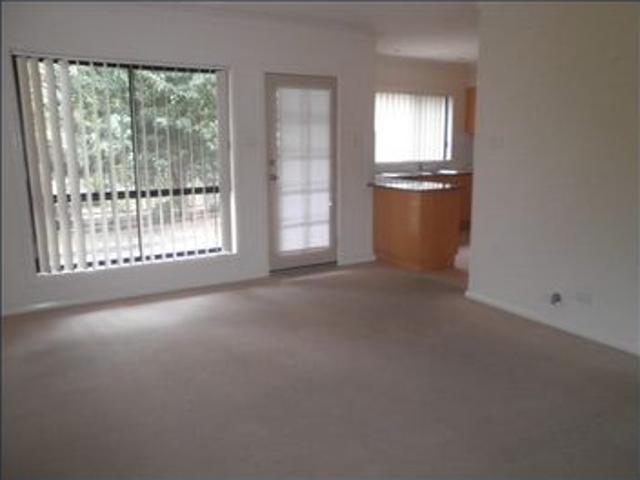 Townhouse for rent in Wollongong West, New South Wales