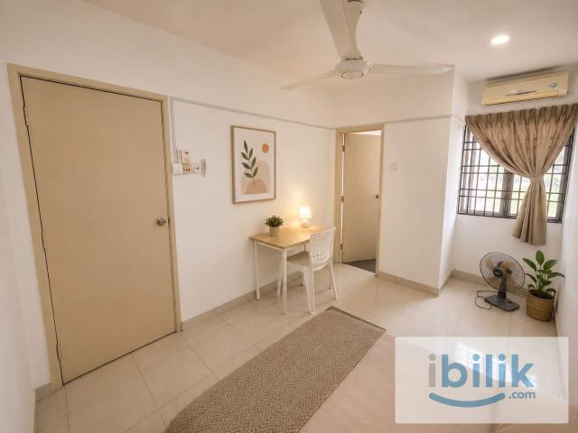 Room for rent in Petaling, Alam Impian