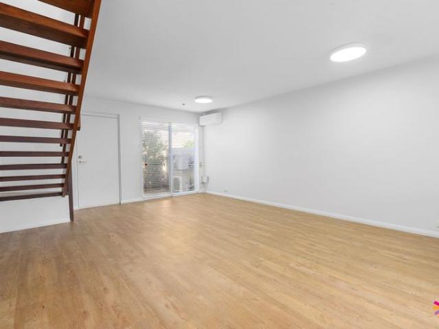 Townhouse for rent in Como, Western Australia