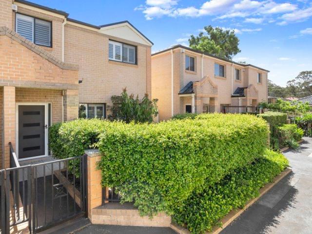 Townhouse for rent in Chipping Norton, Sydney