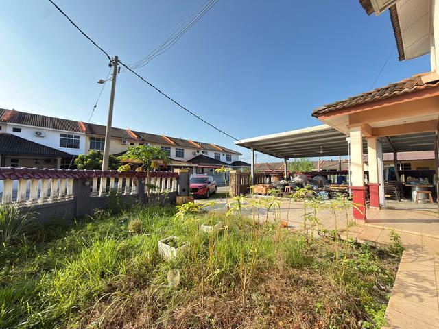 Terraced House for sale in Malaka