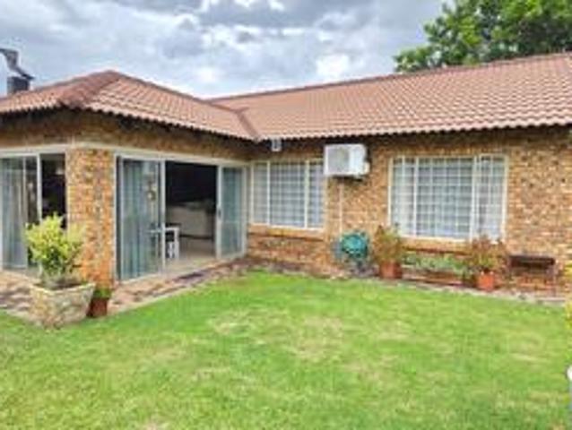 Townhouse for sale in Waterkloof, Gauteng