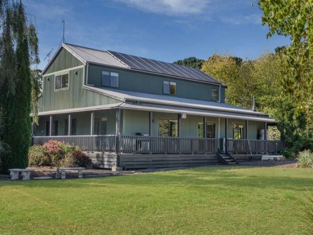 Cottage for sale in Victoria