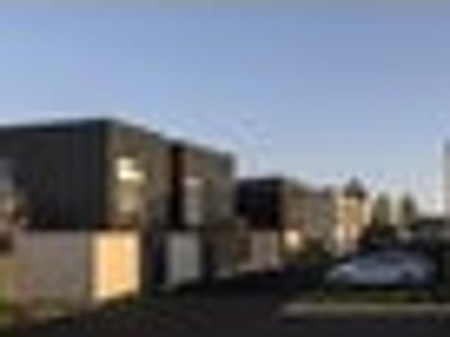 Townhouse for sale in Chaslands, Canterbury