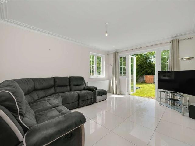 House for rent in Lower Green Esher, Blackhills