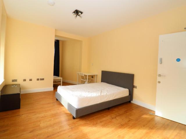 Room for rent in London Borough of Ealing, Hanwell