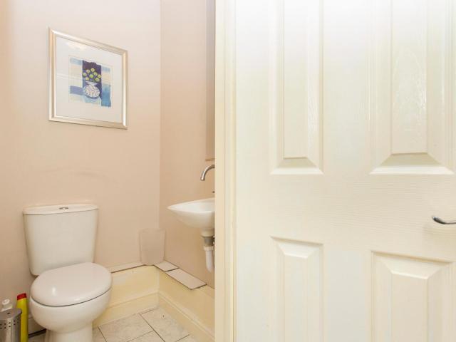 Room for rent in Clayhall, Greater London