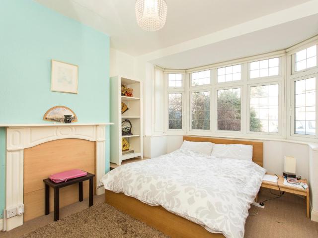 Room for rent in Clayhall, Greater London