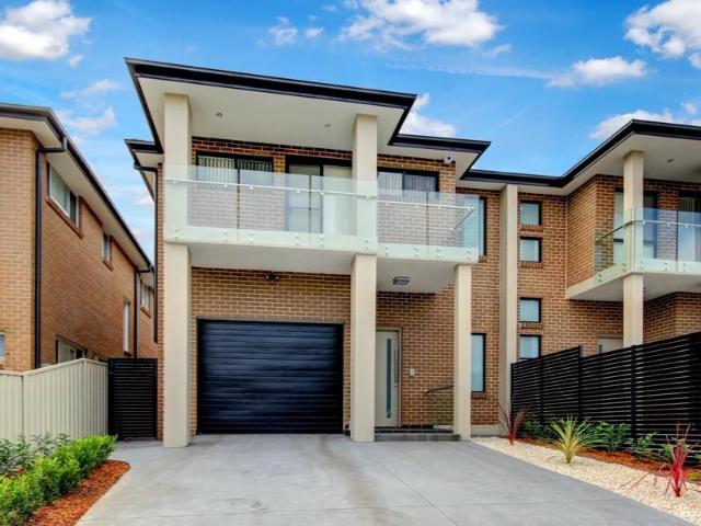 Duplex for rent in Sydney, New South Wales