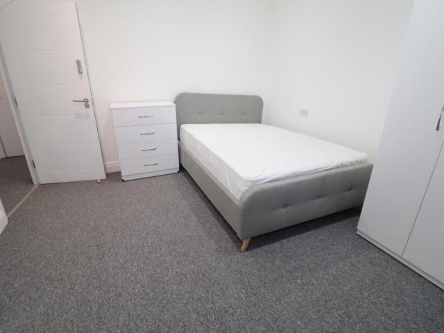 Room for rent in London Borough of Ealing, Perivale