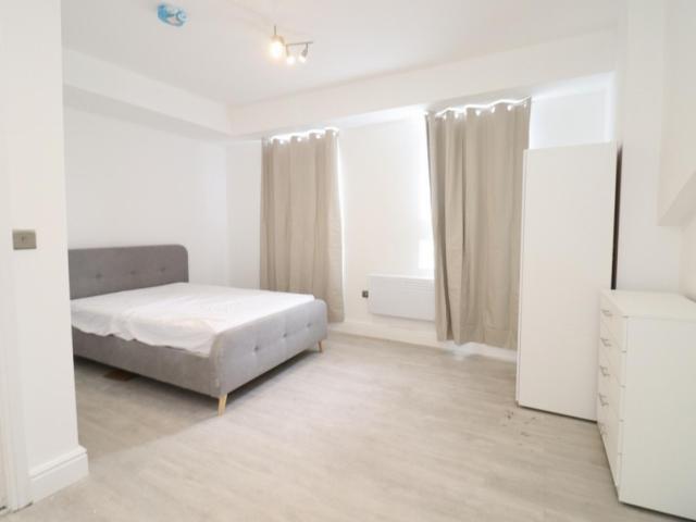 Room for rent in Callis Yard, Greater London