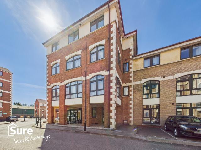 Apartment for rent in Moorend, Pouchen End