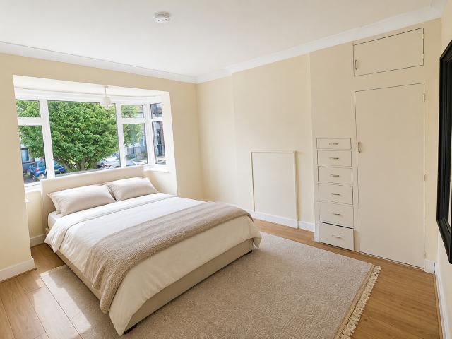Room for rent in Hainault, Greater London