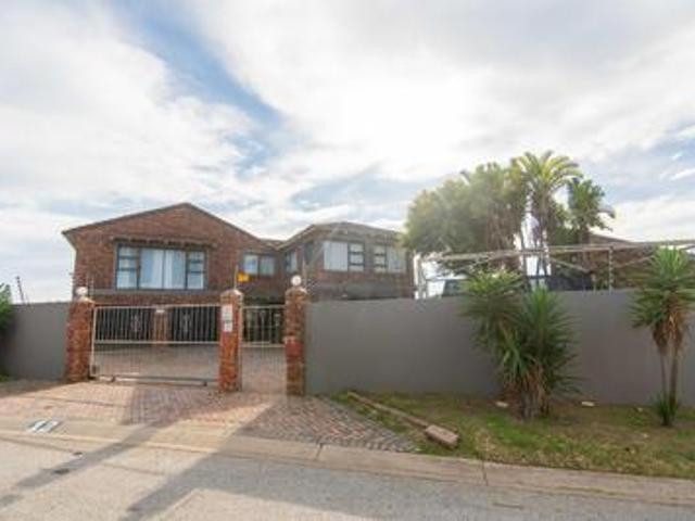 House for sale in Bluewater Bay, Nelson Mandela Bay Metropolitan Municipality
