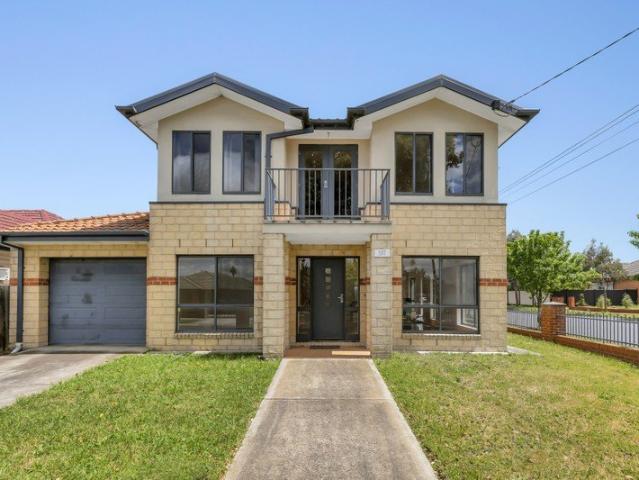 Townhouse for rent in Hadfield, Melbourne