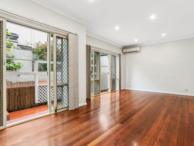 Townhouse for rent in Sydney, New South Wales