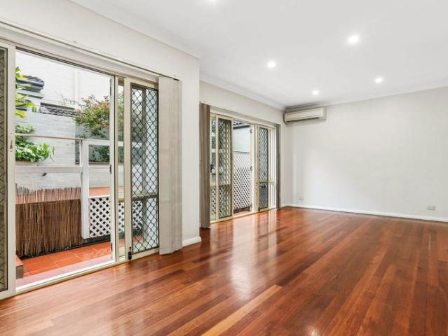 Townhouse for rent in Sydney, New South Wales