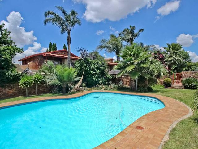 Townhouse for sale in Vosloorus, Gauteng