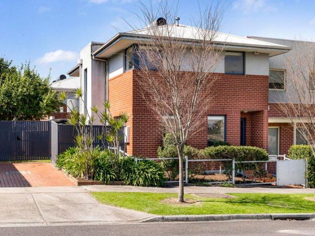 Townhouse for sale in Camerons Creek, Victoria