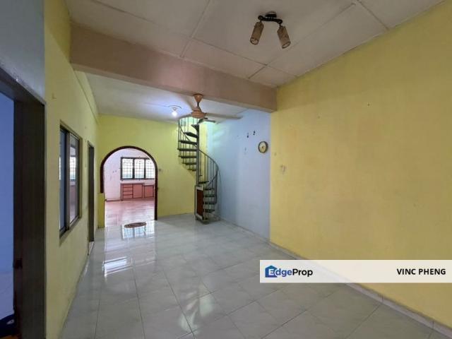 House for sale in Malaka