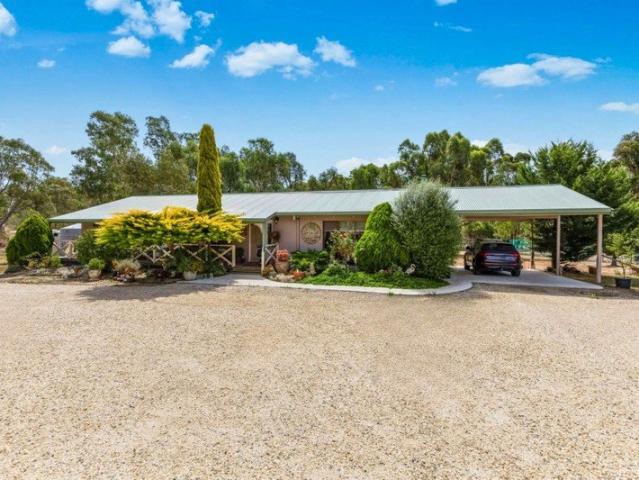 Cottage for sale in Heathcote, Victoria