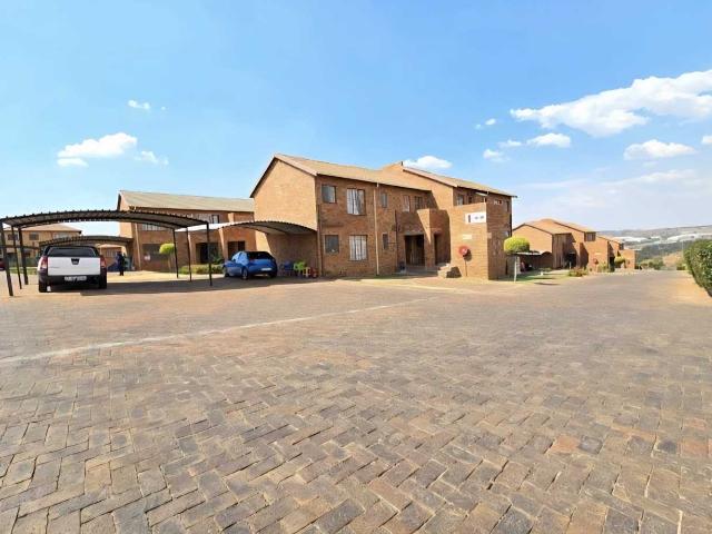 Townhouse for sale in Johannesburg, South & Alberton