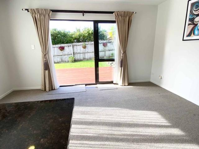 House for rent in Paremoremo